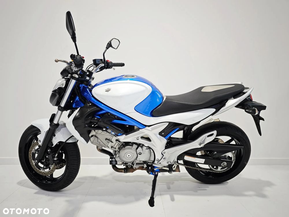 Suzuki Gladius - 5