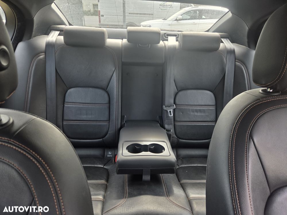 Jaguar XE 2.0 Prestige - 17