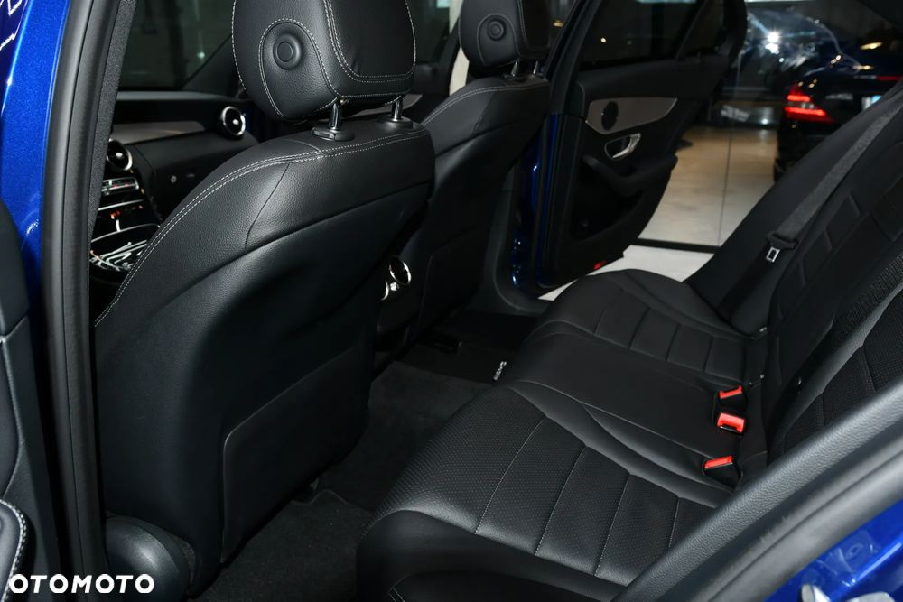 Mercedes-Benz Klasa C 300 d 4MATIC 9G-TRONIC - 31