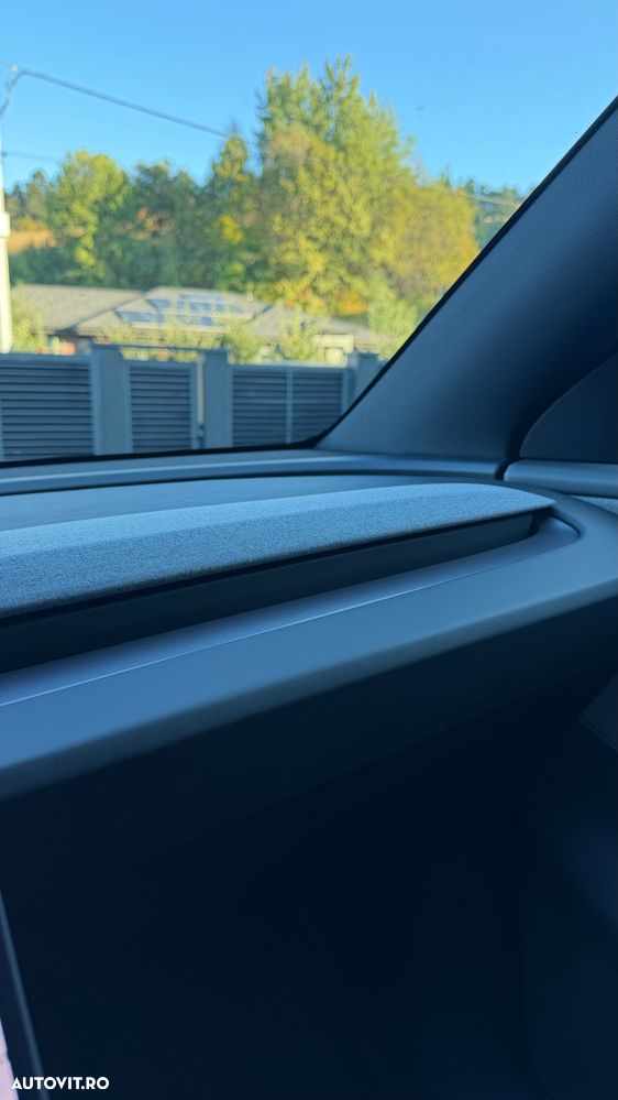 TESLA Model Y 2026 — imagine 21