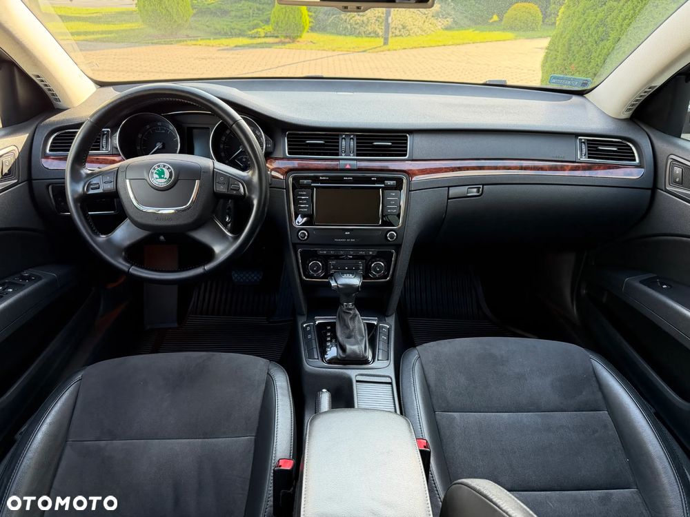 Skoda Superb 2.0 TSI Platinum DSG - 17