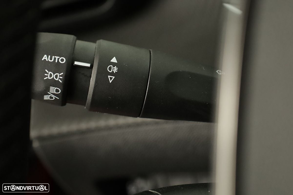 Peugeot 2008 1.2 PureTech Allure - 17