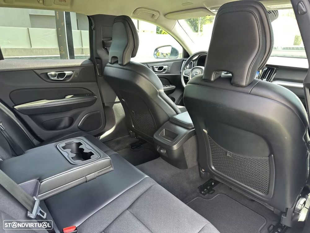 Volvo V60 2.0 D3 Momentum Plus - 54