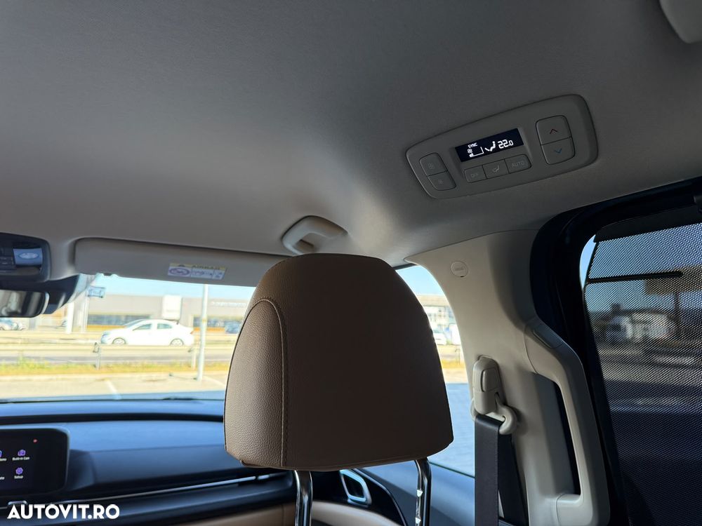 Kia Carnival - 26