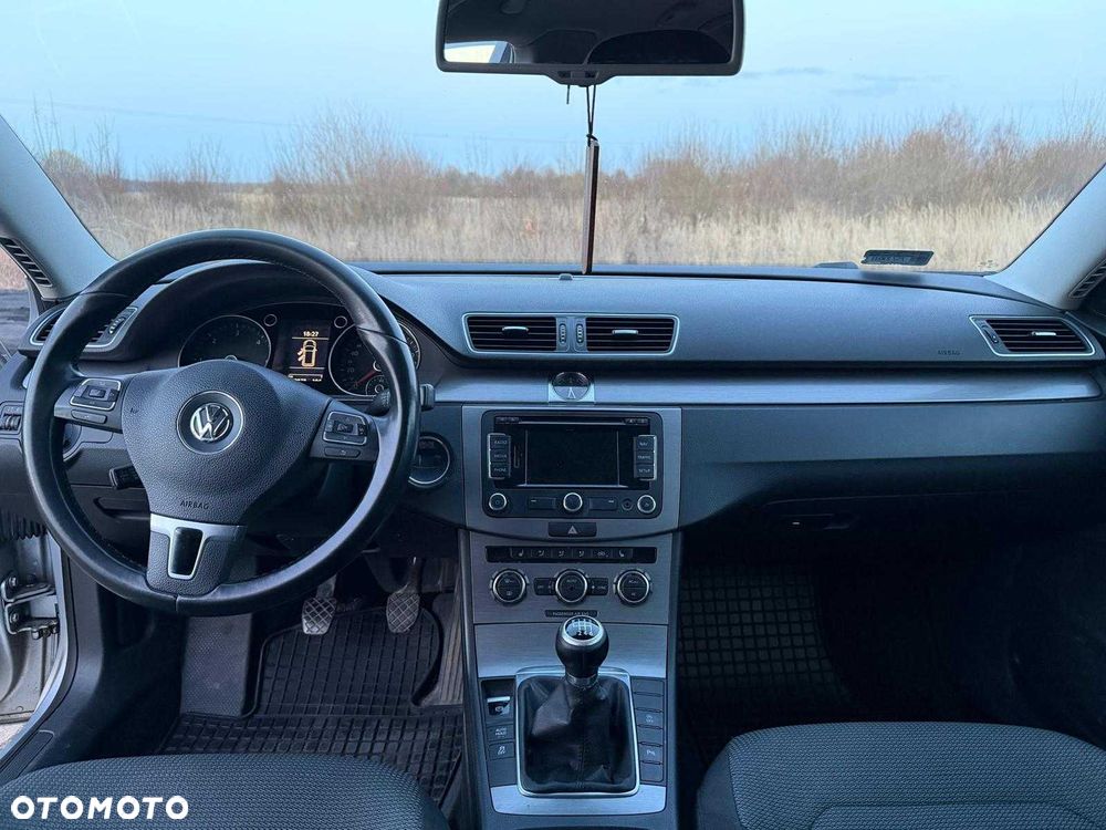 Volkswagen Passat - 4