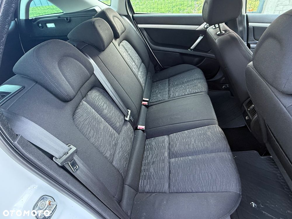 Peugeot 407 HDi 135 Premium - 8