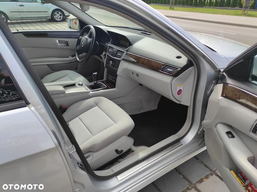 Mercedes-Benz Klasa E 200 BlueEFFICIENCY Elegance - 9