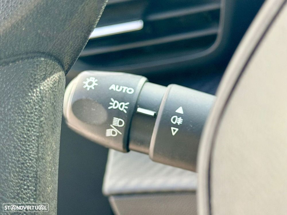 Peugeot 208 1.2 PureTech Active Pack - 27