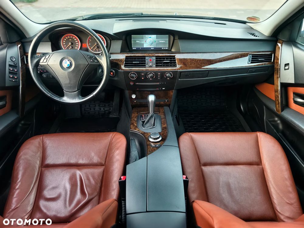 BMW Seria 5 525i Touring - 8