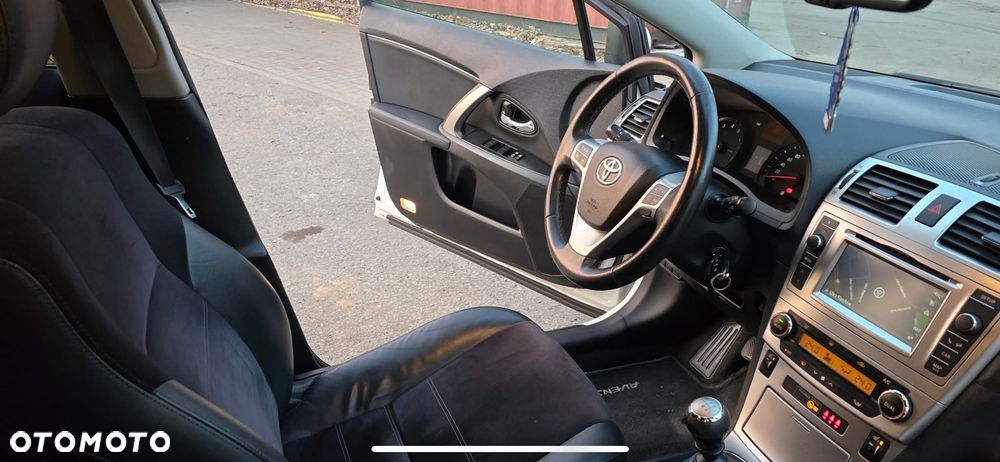 Toyota Avensis - 13