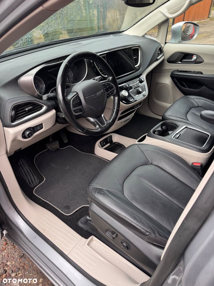 Chrysler Pacifica - 13