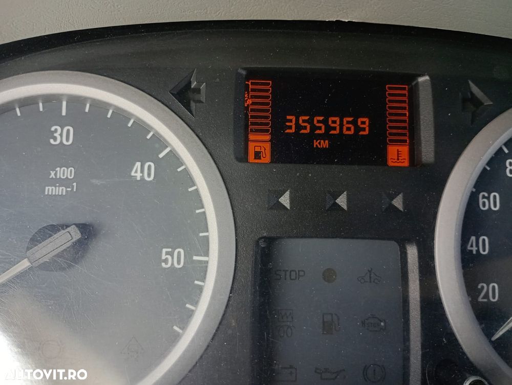 Opel Vivaro 2.5 CDTi - 5