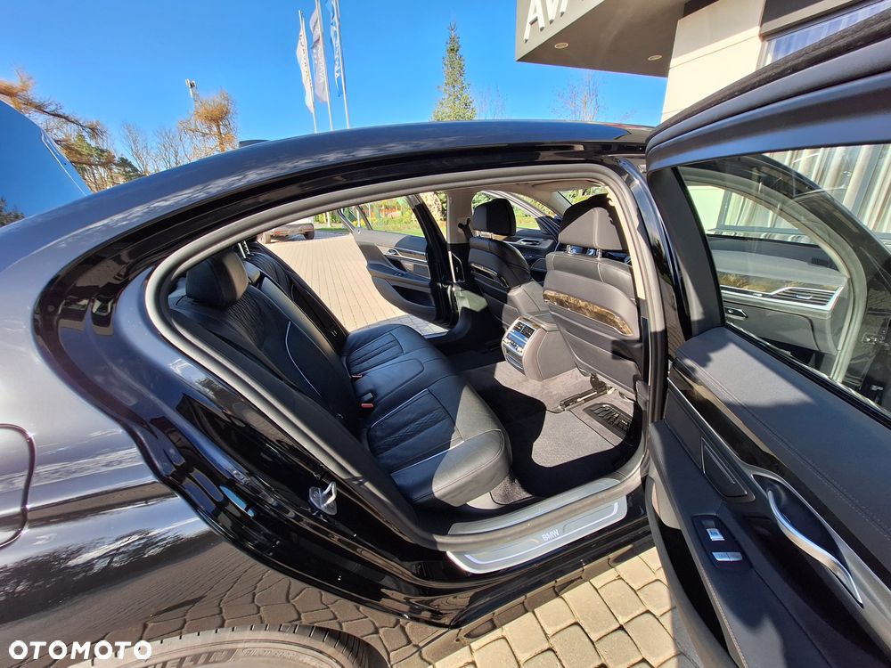 BMW Seria 7 750Li xDrive - 15