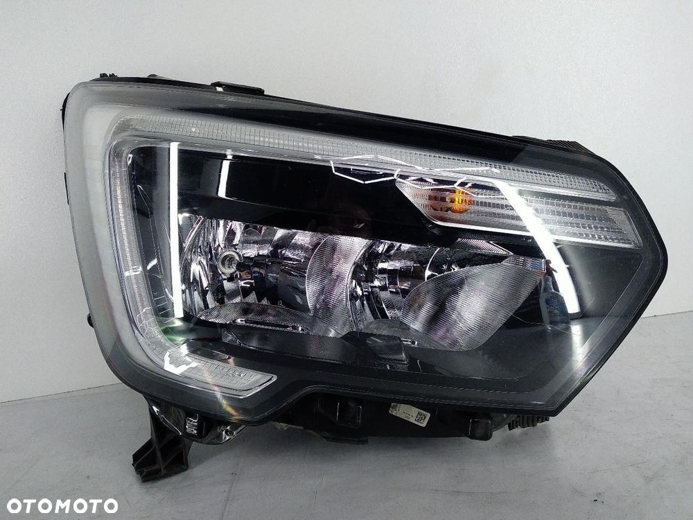 LAMPA PRAWA PRZEDNIA PRZÓD RENAULT MASTER III LIFT 260105567R - 1