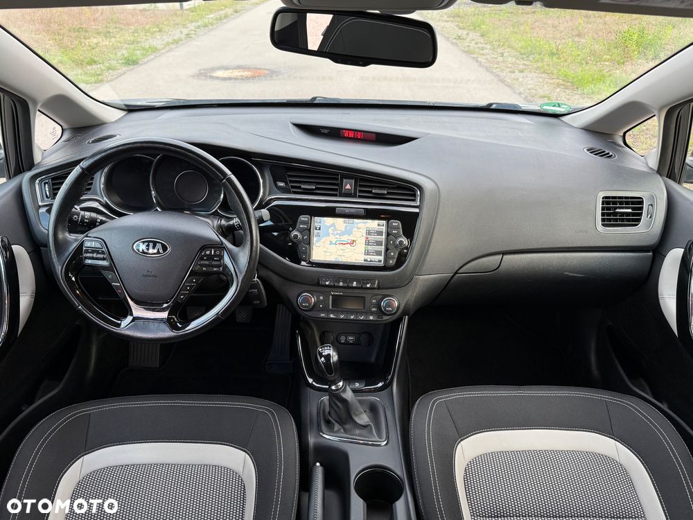 Kia Ceed 1.6 CRDi 136 ISG UEFA EURO 2016 - 8