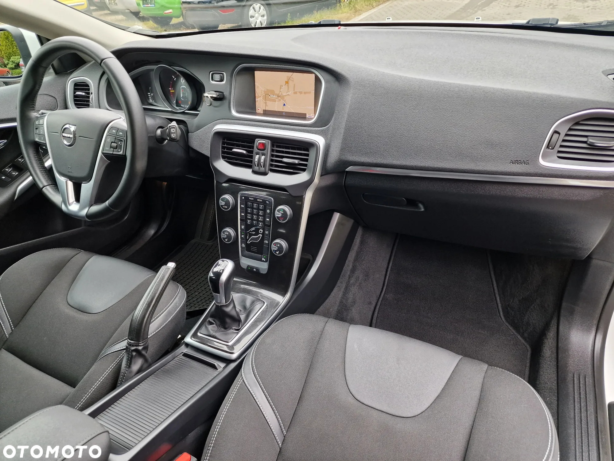 Volvo V40 D2 Drive-E Momentum - 14