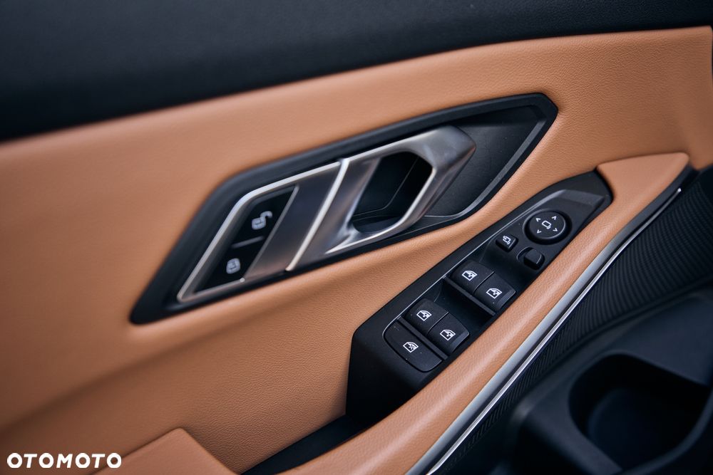 BMW Seria 3 320d xDrive Luxury Line - 23
