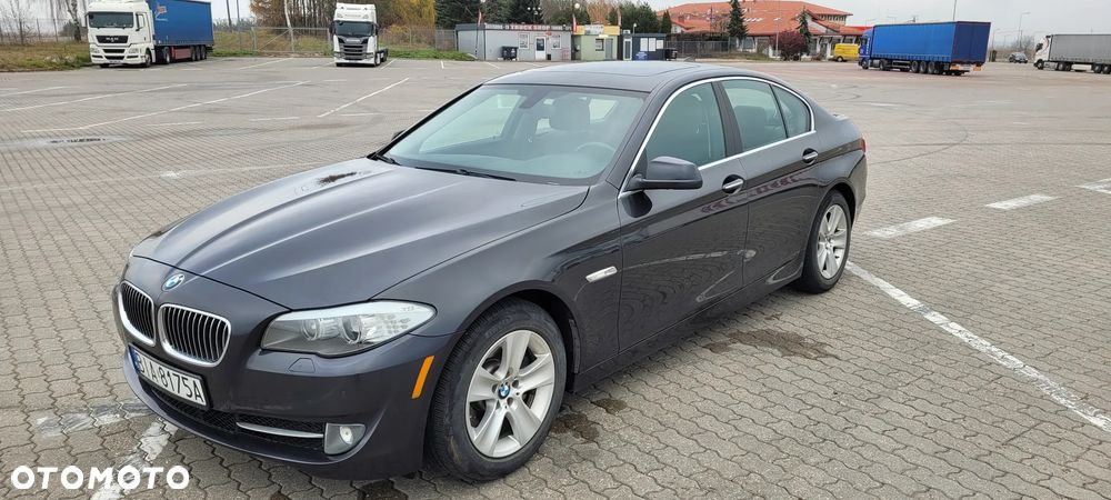 BMW Seria 5 528i xDrive - 11