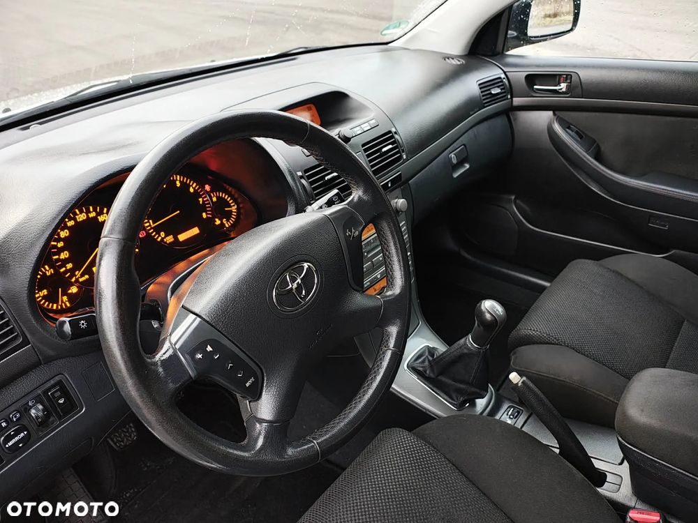 Toyota Avensis 1.8 VVT-i - 29