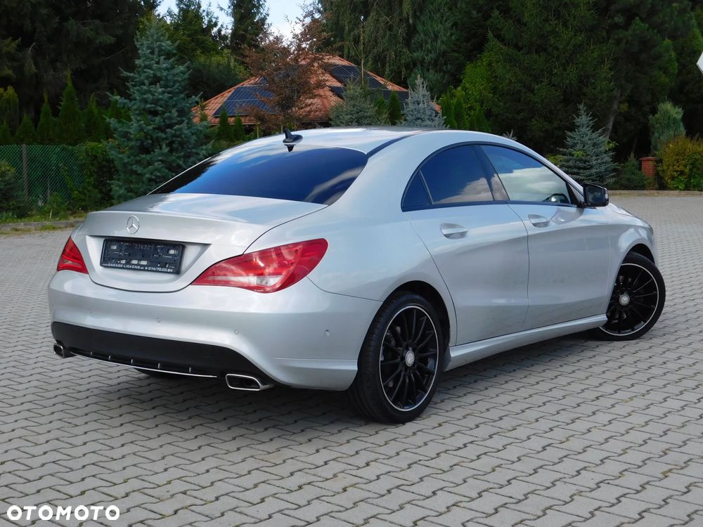 Mercedes-Benz CLA 180 AMG Line - 2