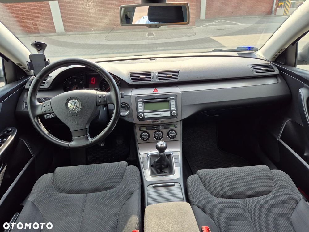 Volkswagen Passat 1.9 TDI DPF BlueMotion - 21