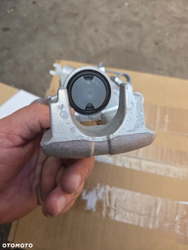 Zacisk hamulcowy prawy tył tylny Peugeot 207 4400T1 Bosch - 8