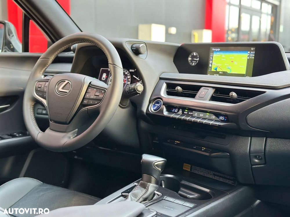 Lexus UX 250h FWD Executive - 21