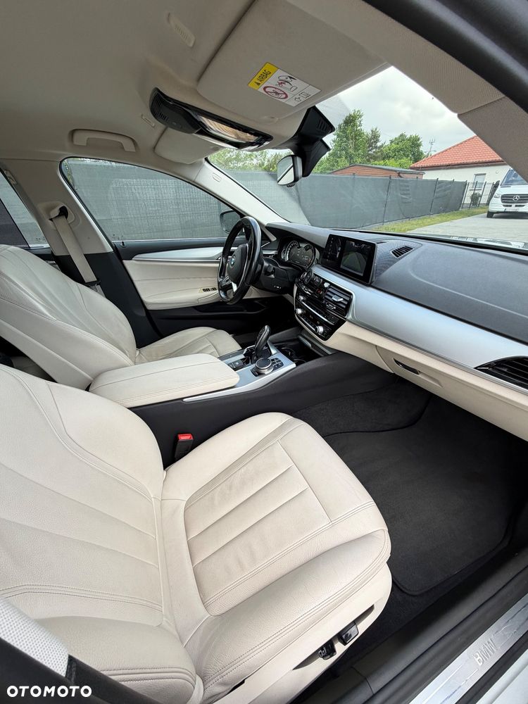 BMW Seria 5 520d Sport Line - 12