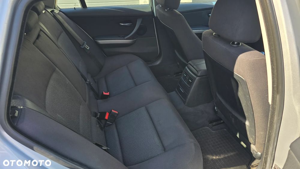 BMW Seria 3 320d - 32