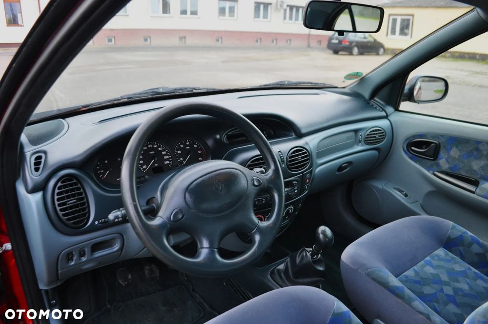 Renault Megane 1.6 RN - 12