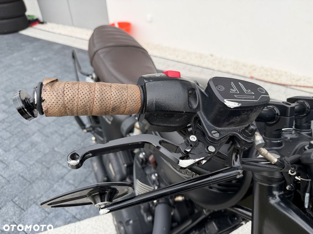 Triumph Bonneville - 7