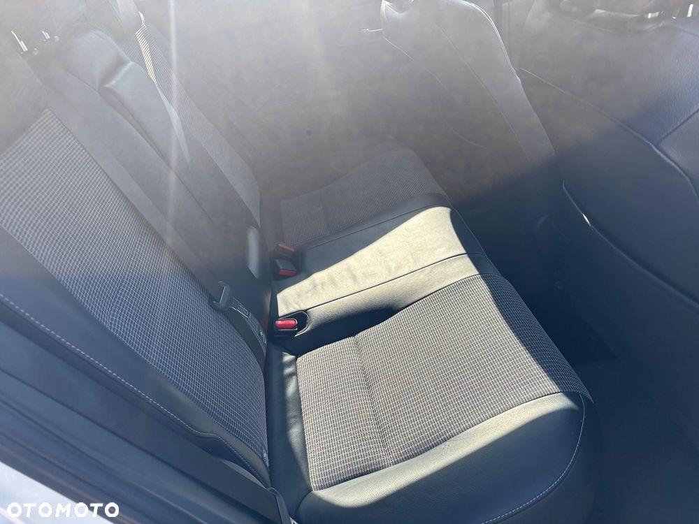 Toyota Auris 1.8 Executive - 13