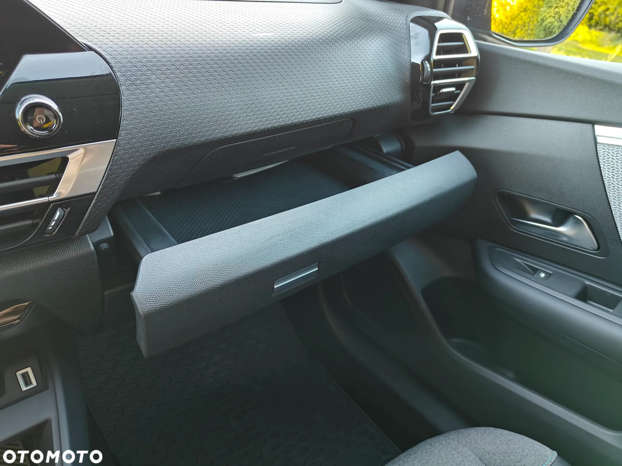 Citroën C4 BlueHDi 130 Stop&Start EAT8 SHINE - 17