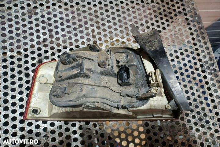 Lampa / Tripla stop dreapta pe aripa LIMUZINA 8E5945096 Audi A4 B7 [2 - 2