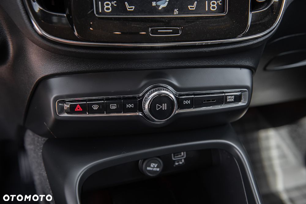 Volvo XC 40 B4 B AWD R-Design - 25