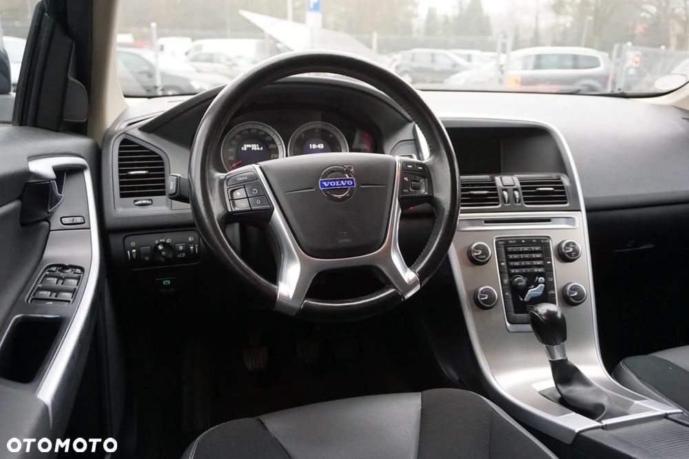 Volvo XC 60 D4 Momentum - 11