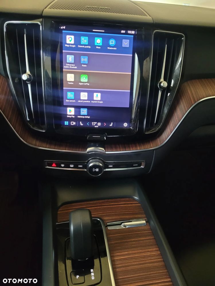 Volvo XC 60 B5 B AWD Plus Dark - 25