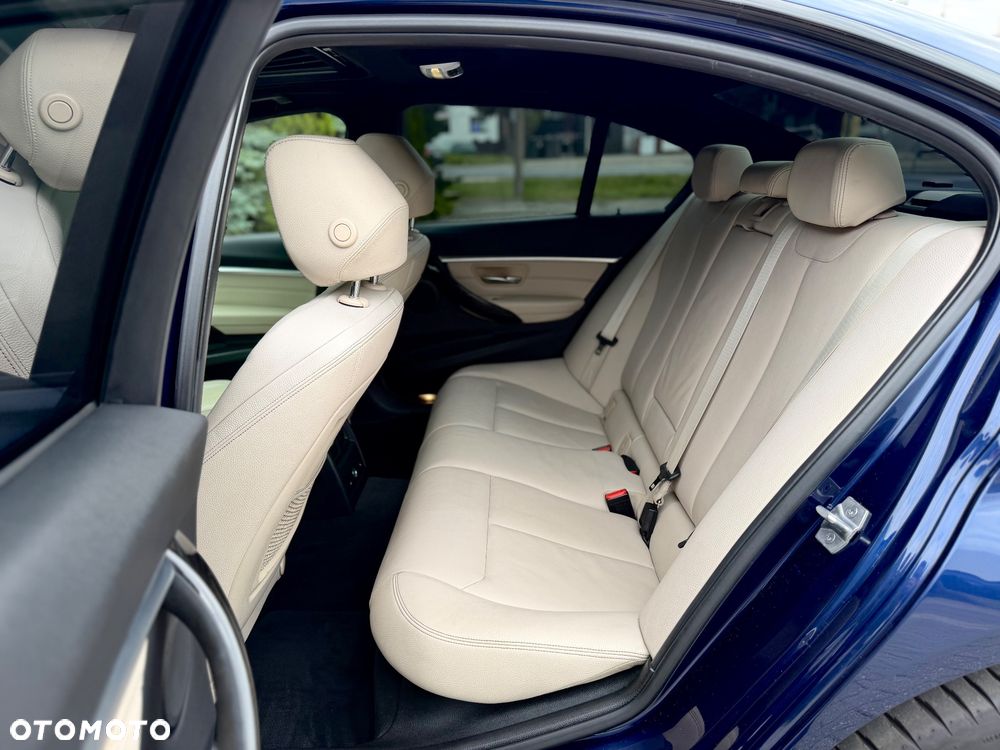 BMW Seria 3 330i - 27