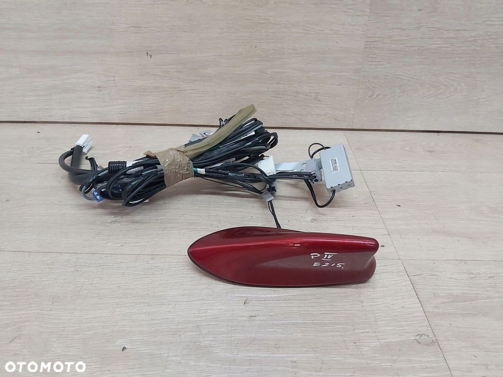 Toyota Prius IV 1,8 xw50 antena dachowa płetwa rekin wzmacniacz - 1