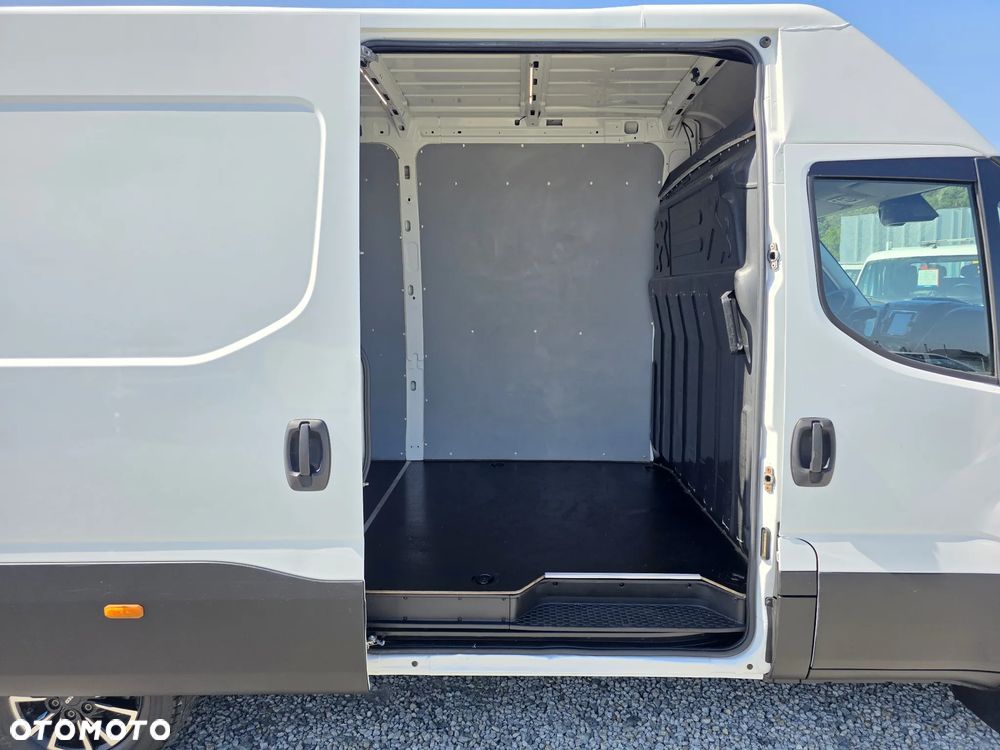 Iveco IVECO 35S18 3.0 HPI 180 KONNY ŚREDNI AUTOMAT KLIMA ALUFELGI LED NAVIGACJA - 32