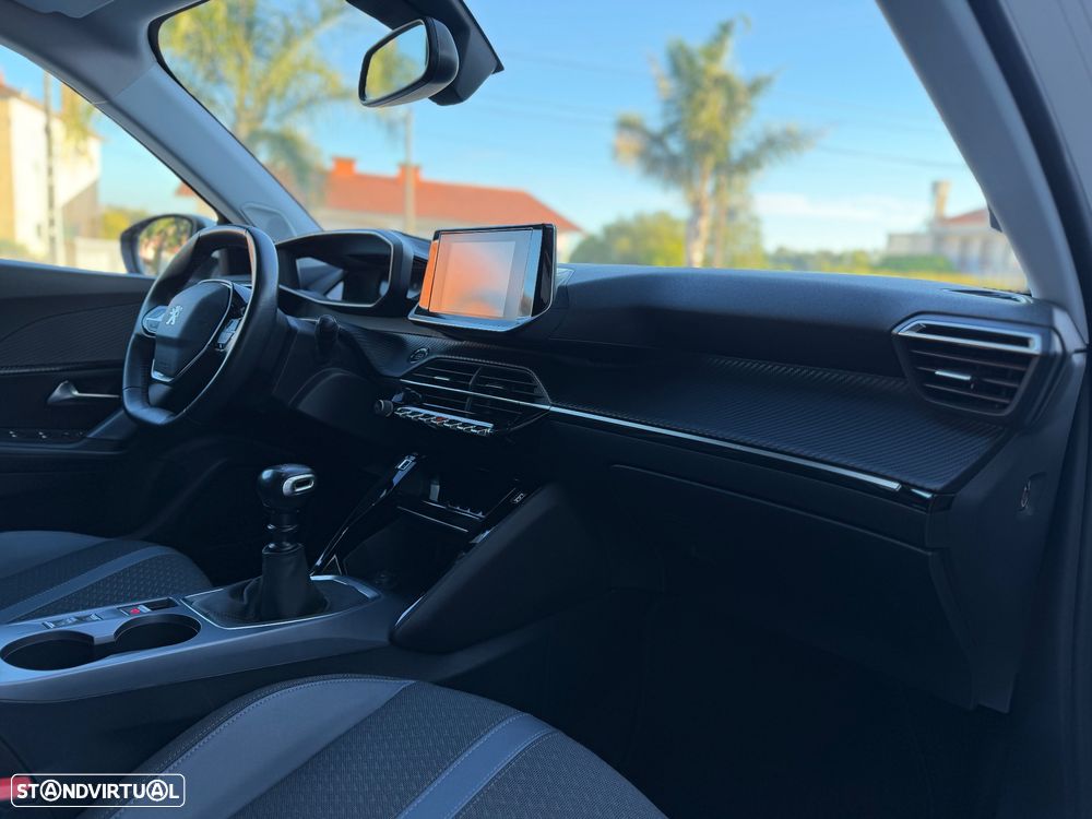Peugeot 2008 1.2 PureTech Allure - 12