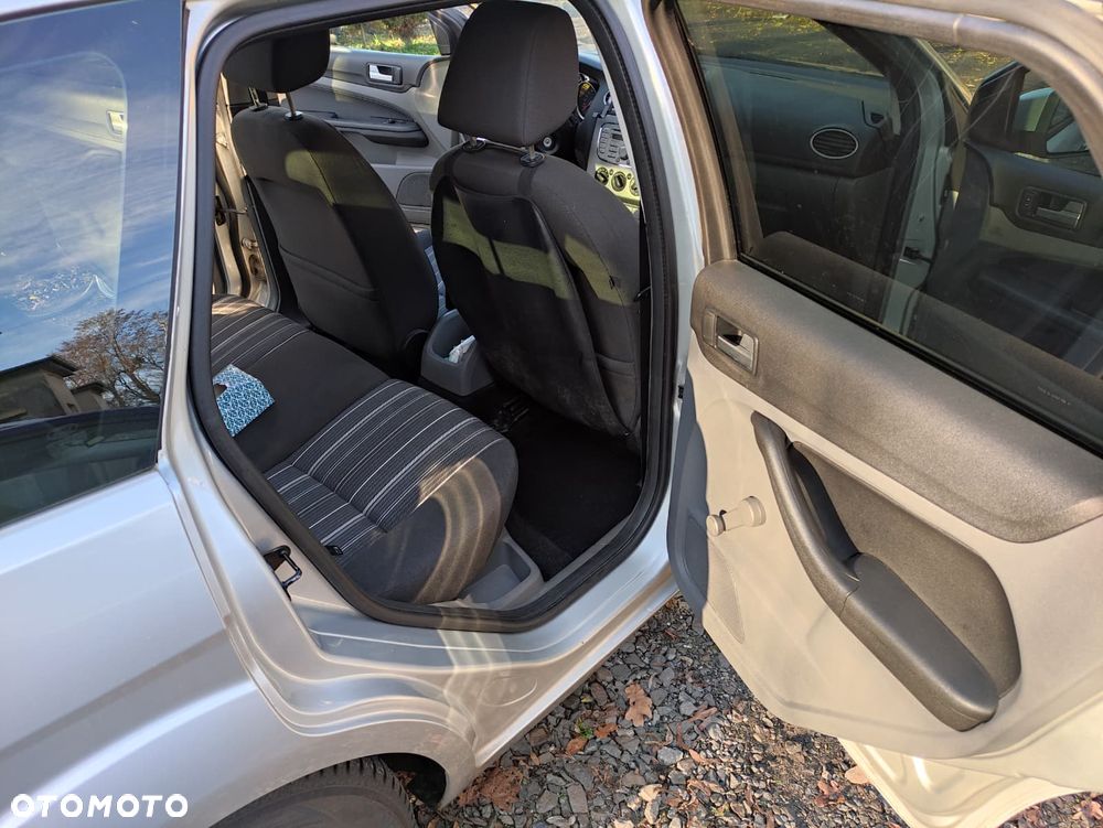 Ford Focus 1.6 16V Trend - 14