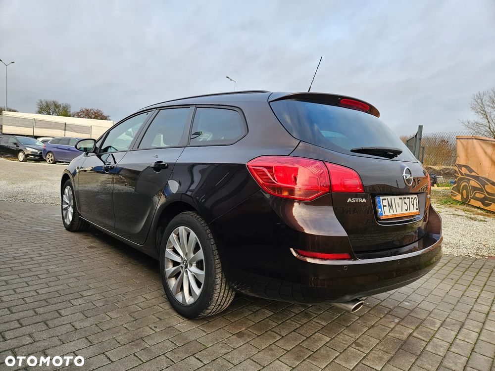 Opel Astra 1.4 Turbo 150 Jahre - 11