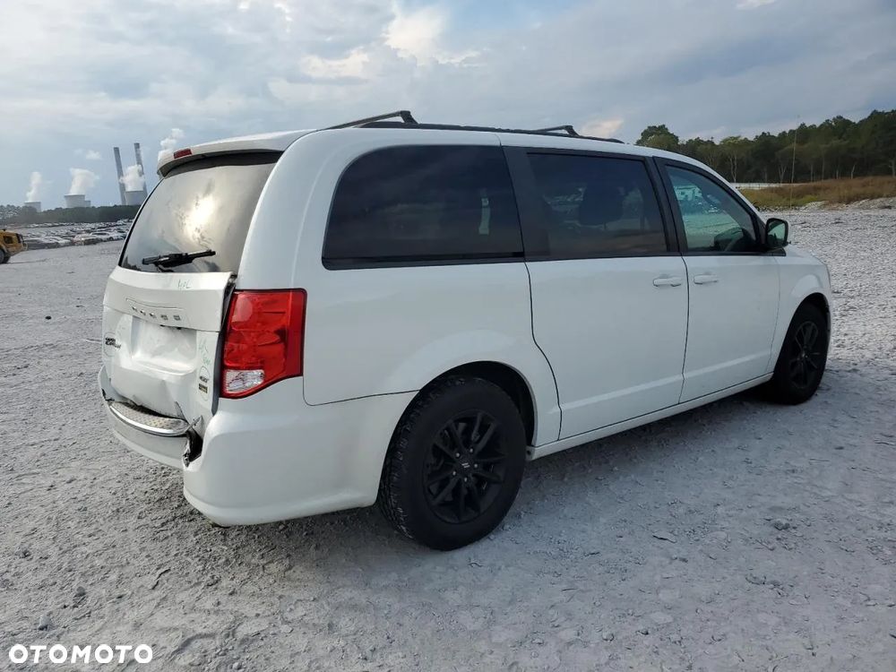 Dodge Grand Caravan - 4