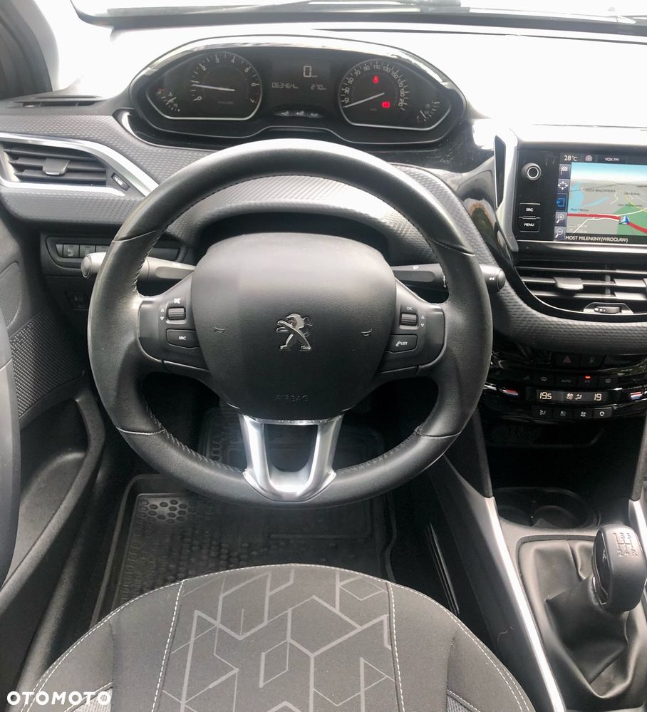 Peugeot 2008 1.2 Pure Tech Style S&S - 11