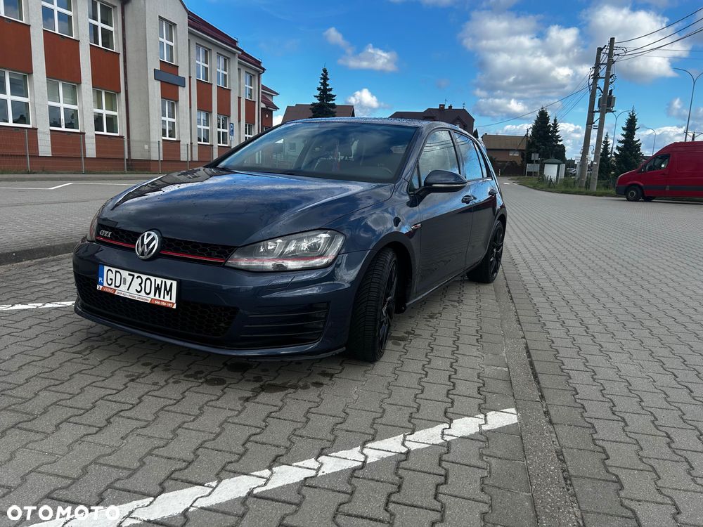 Volkswagen Golf - 2