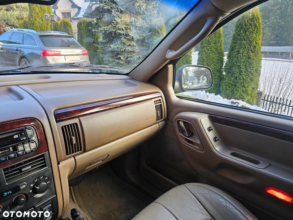 Jeep Grand Cherokee - 30