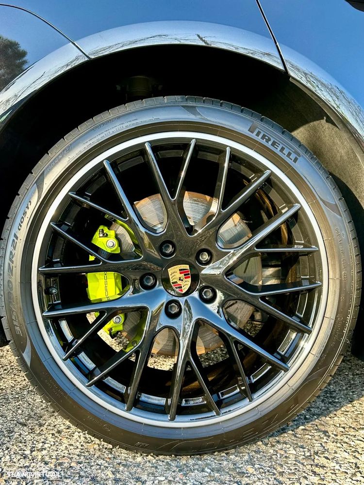 Porsche Panamera 4 E-Hybrid - 12