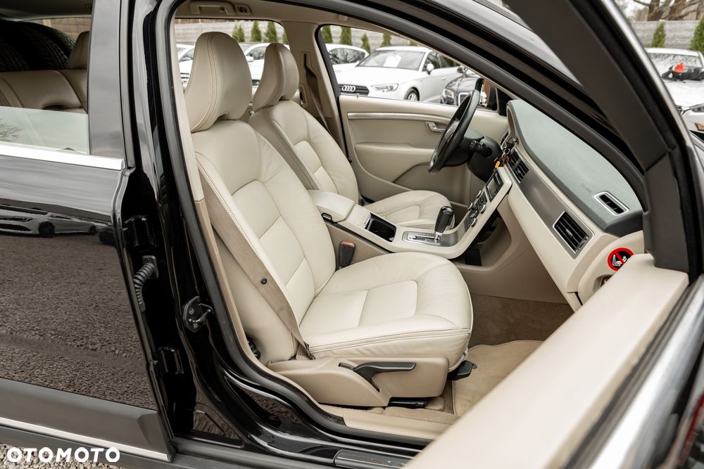 Volvo XC 70 D5 AWD Momentum - 26