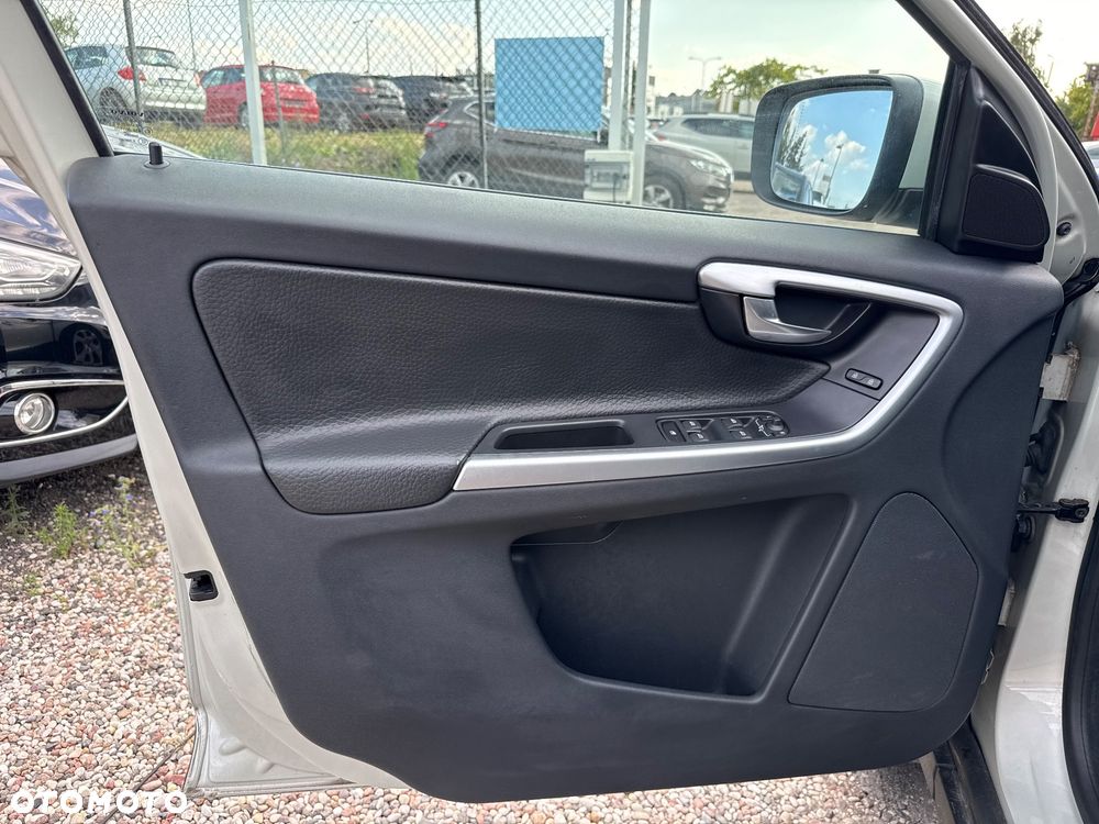 Volvo XC 60 D4 Momentum - 40